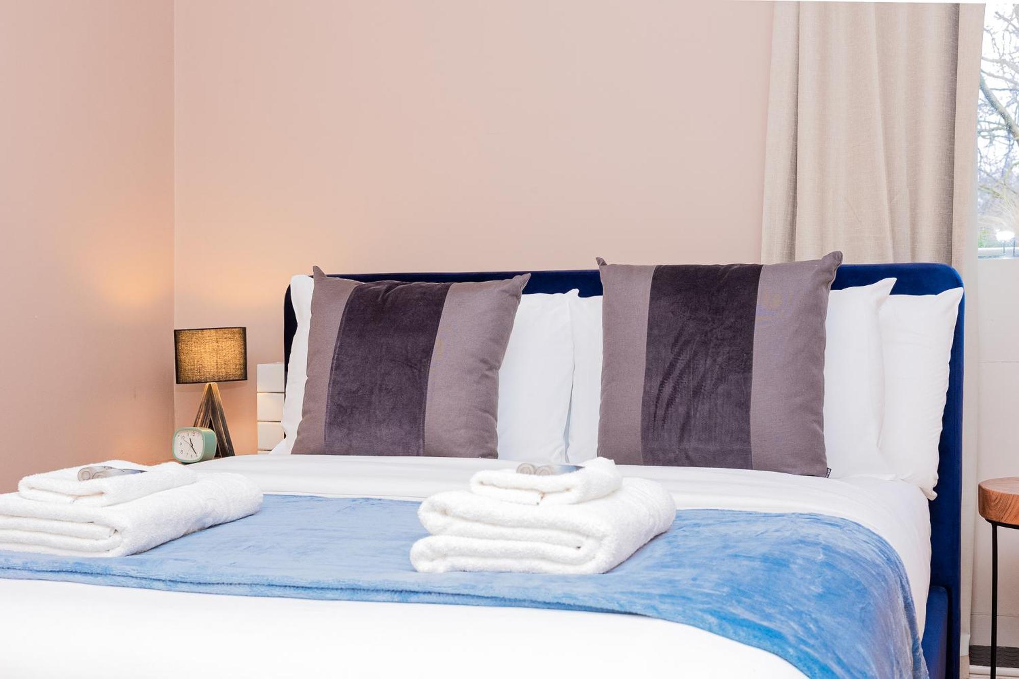 Appartamento Bright 1br With Balcony, Londra