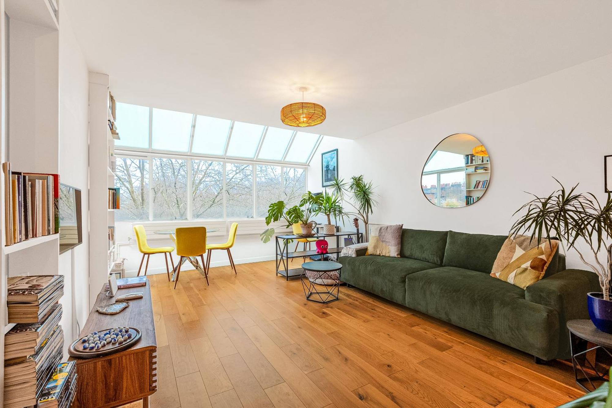 Bright 1br With Balcony,