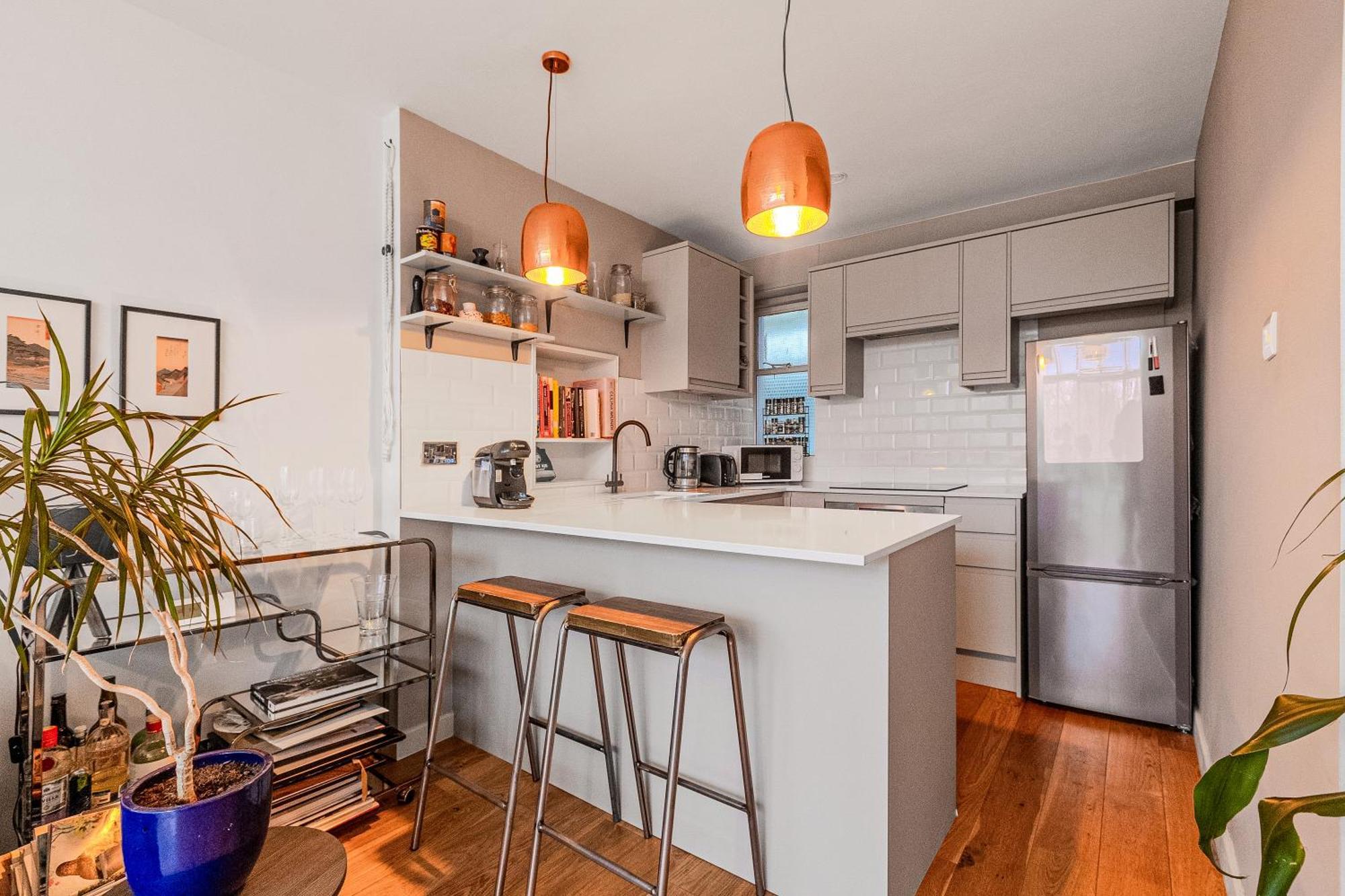 Bright 1br With Balcony, * Londra