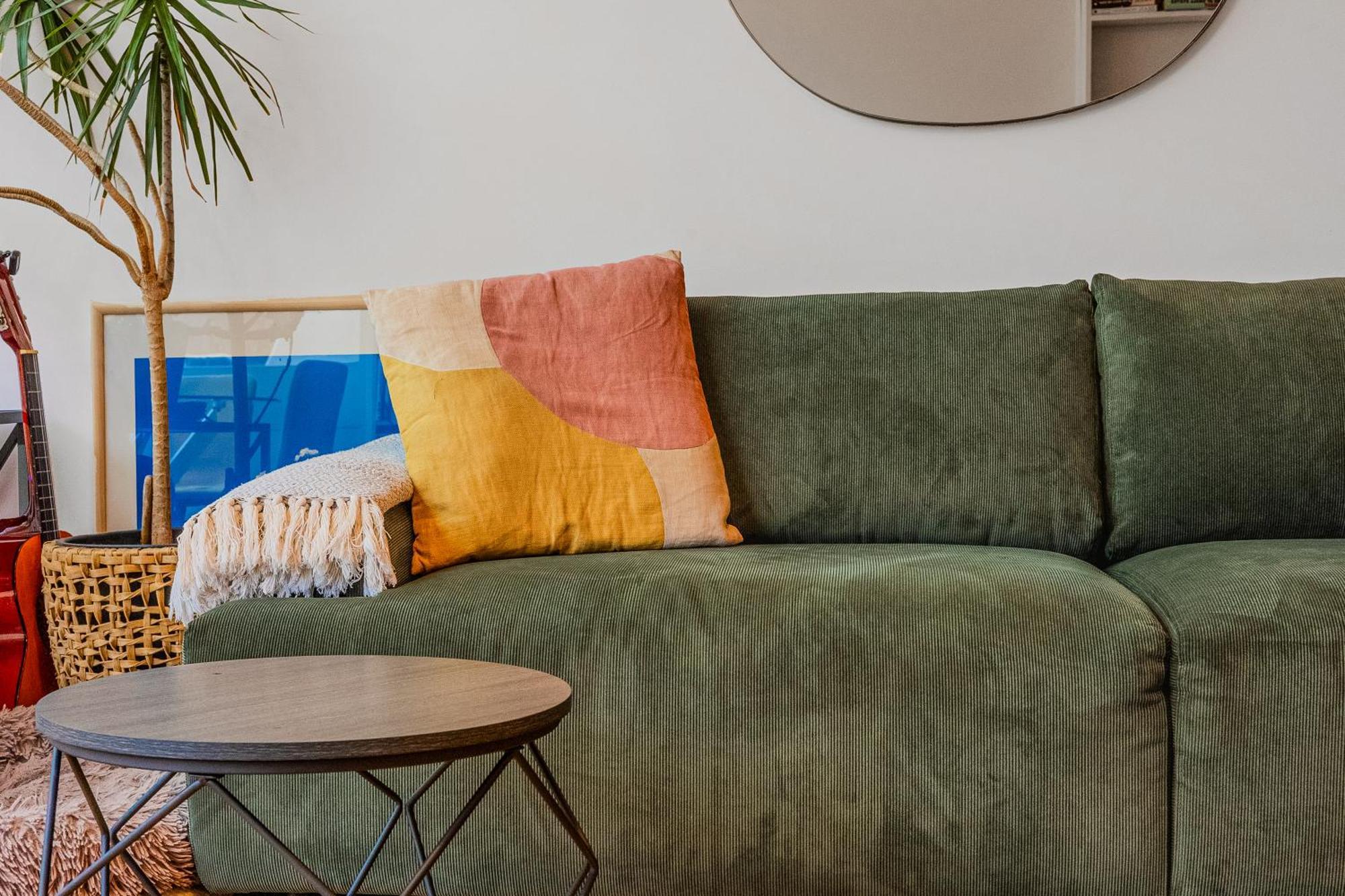 Bright 1br With Balcony, Appartamento Londra