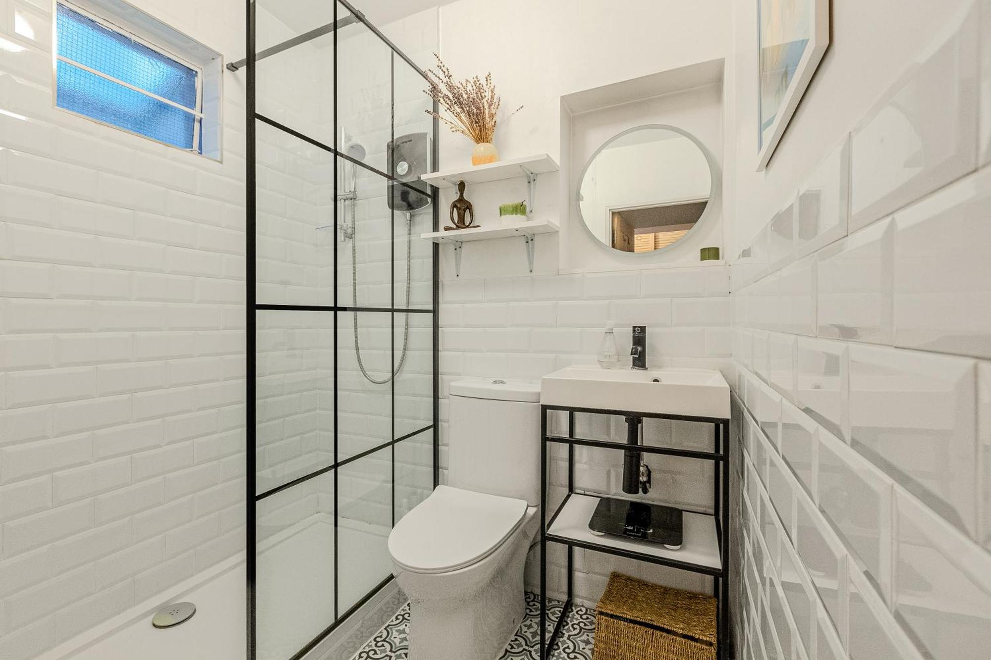 Bright 1br With Balcony, Appartamento